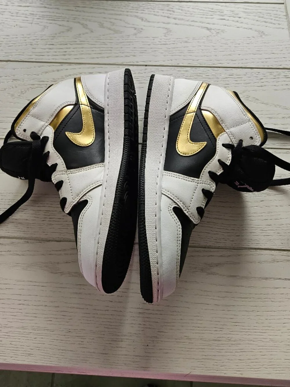 Jordan 1 Mid GS White/Gold/Black – 5.5Y